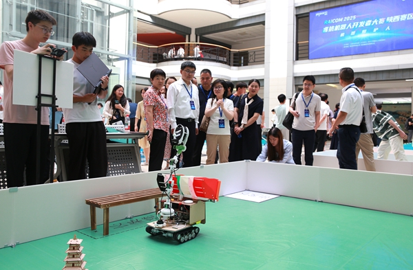 2025睿抗機(jī)器人開發(fā)者大賽陜西省賽在我校舉辦 數(shù)字文化創(chuàng)意軟件開發(fā)引領(lǐng)新浪潮